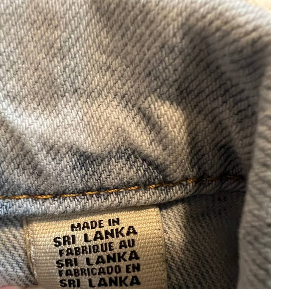 Levi's Jacket in Light Wash with Floral Embroidered Graphic on the Back Size XL - Picture 6 of 8